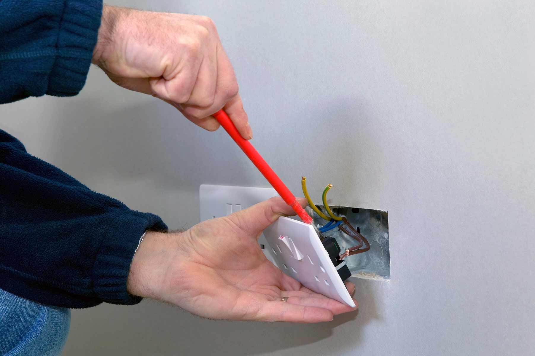 Our electricians can install plug sockets for domestic and commercial proeprties in Liverpool and the local area. 